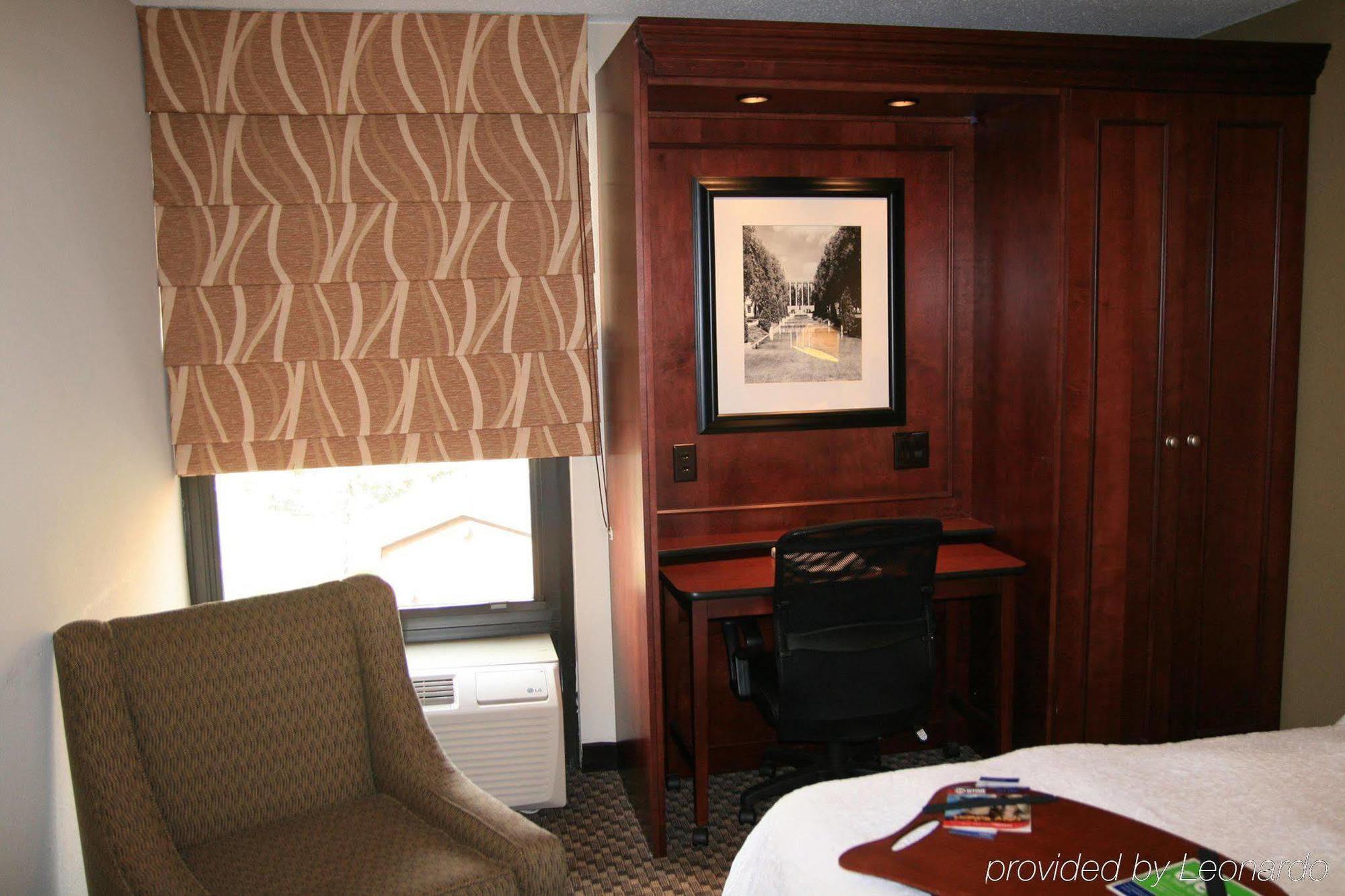 Hampton Inn Detroit Madison Heights South Troy Room photo